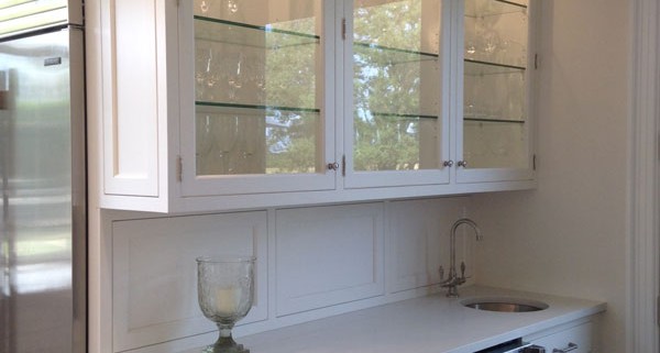 Contemporary white kitchen bar